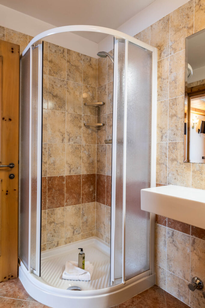 bagno con doccia in camera - hotel alba livigno