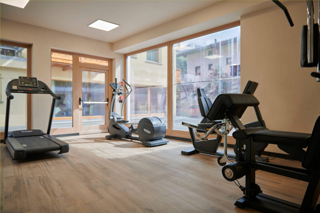 attrezzi fitness nella palestra dell'hotel alba a livigno